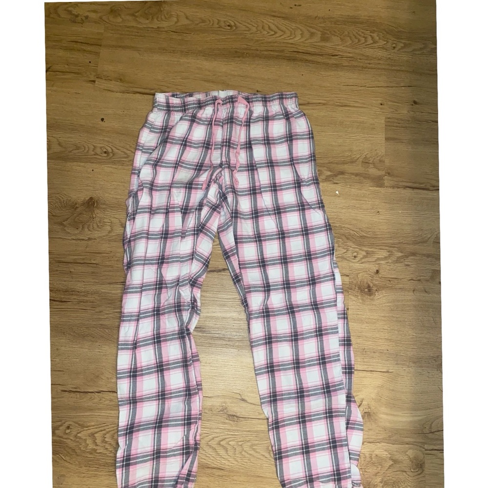 Women’s plaid pajama pants
